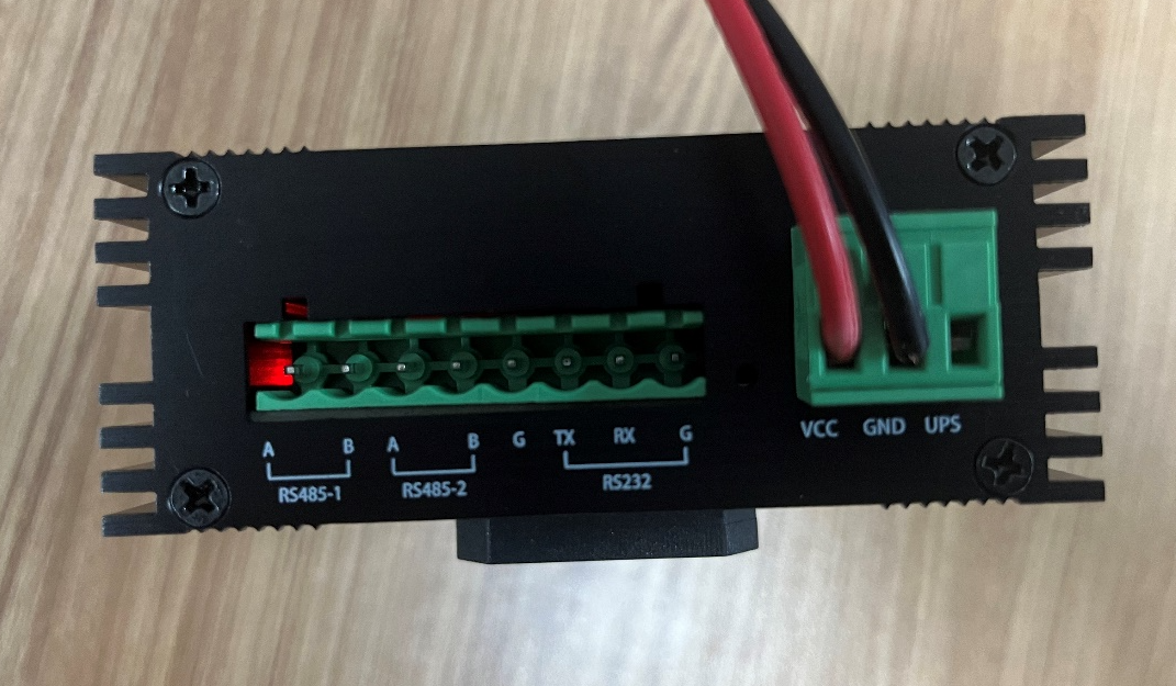 .網關電源有三個接口，應該怎么接線？