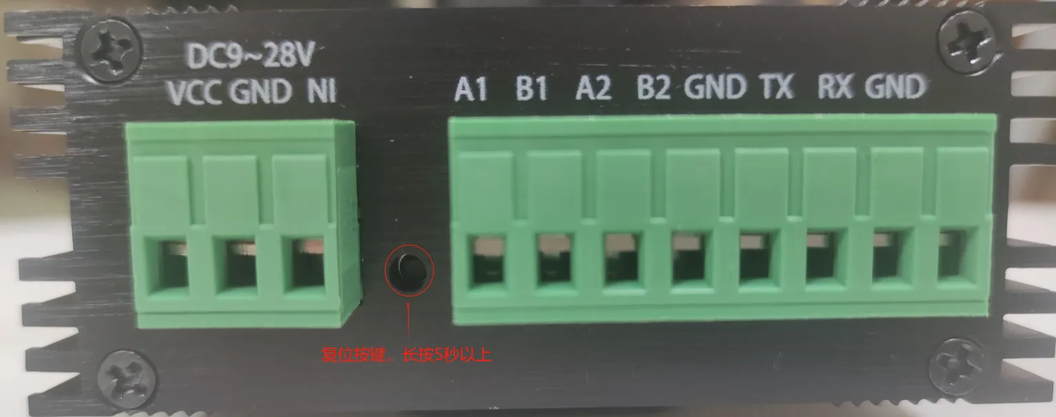 EG8200MINI，上電狀態(tài)下長按復位按鍵，5秒以上。