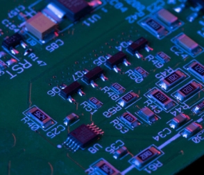 PCBA板上有哪些電子元器件-pcb又是什么